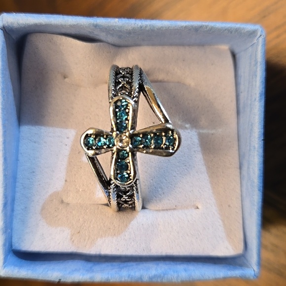 Blue Cubic Zirconia Cross Ring - Silver plated - Sparkling Gemstones Size 8 - Picture 4 of 10